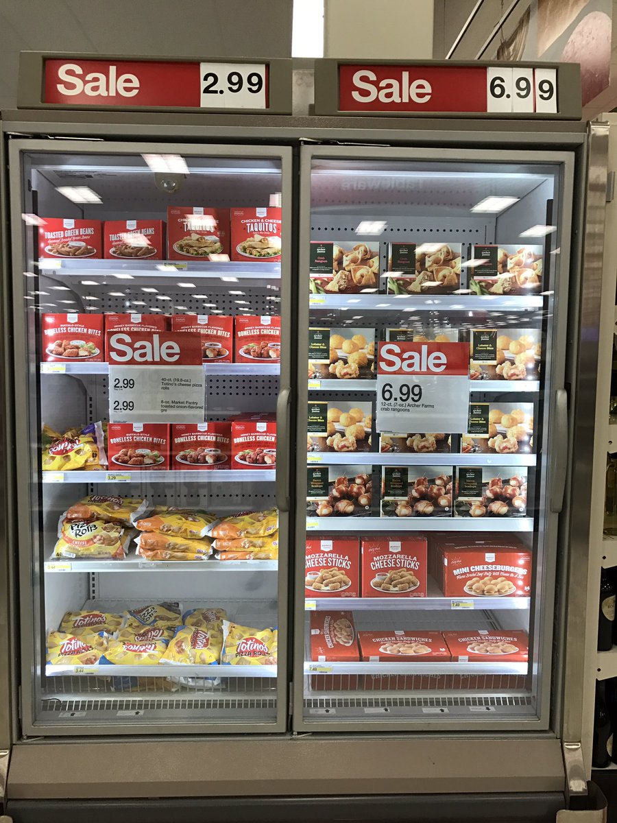 machellelenae's tweet photo. T2463 is scoring touchdowns with these Super Bowl endcaps!! 🏈🙌🏼#SuperBowl2017 @GuenetteMelanie @LaurenTGT @angel_yanke @LauraYesitis https://t.co/slk4XUbDJ7