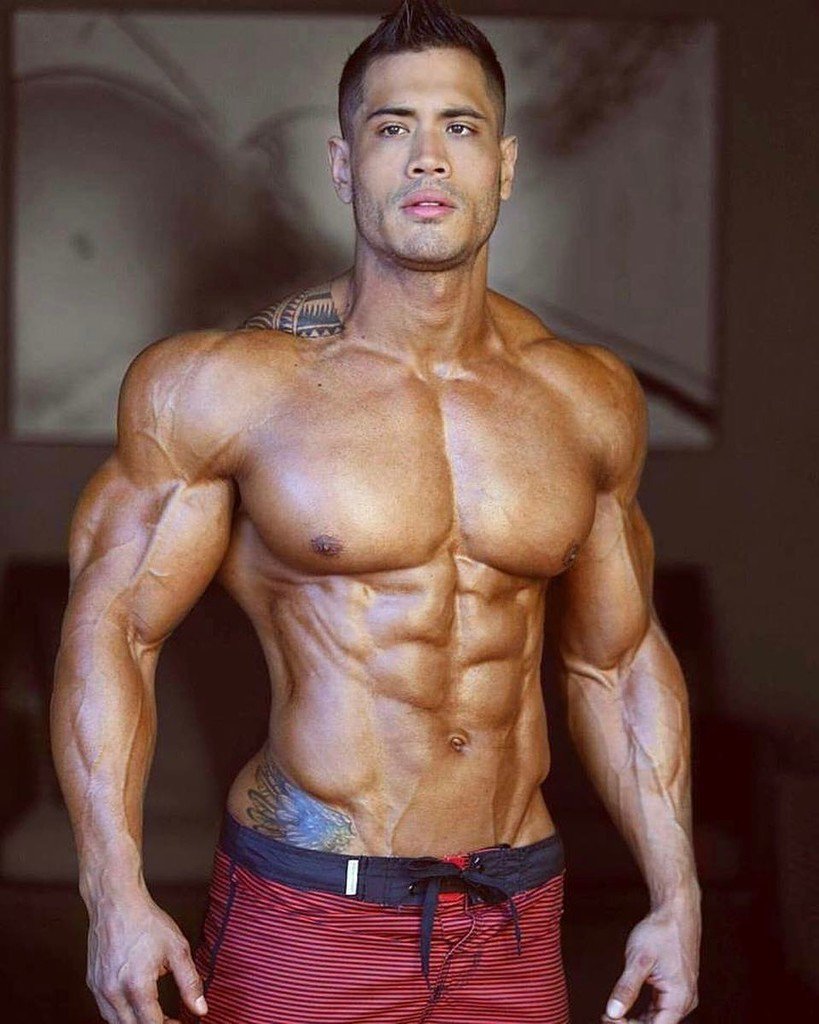Julian Navarro muscular