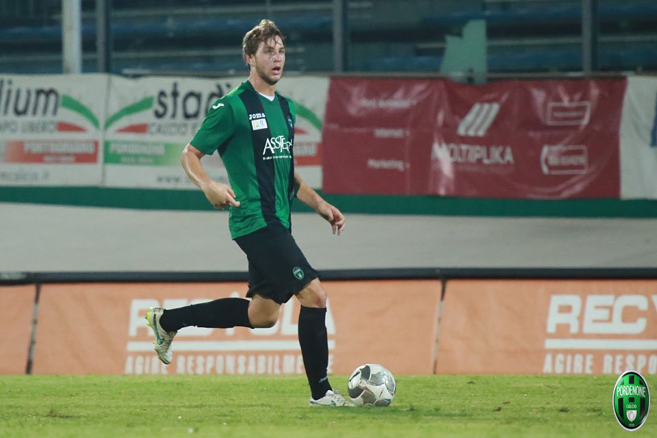PordenoneCalcio's tweet photo. il giovane ramarro Alessandro #Zavan vola in A: ceduto al #Crotone
https://t.co/D2ol51dsIZ
#forzaramarri #forzapordenone #legapro https://t.co/Z2pNA9Cckc