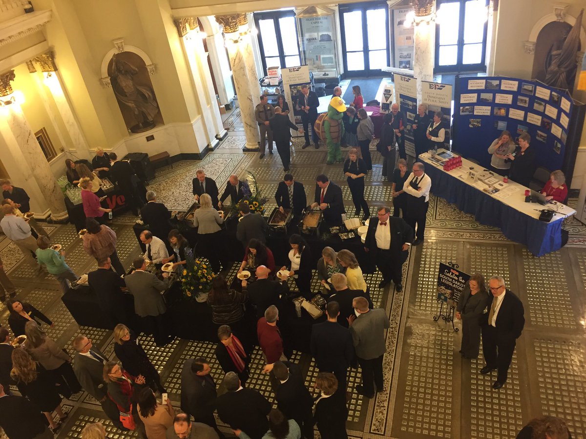 SDDPS1's tweet photo. DPS day at the Capital! Great food from Hy-Vee. Thank you!! #dpsday https://t.co/5Wa4hBDMyc