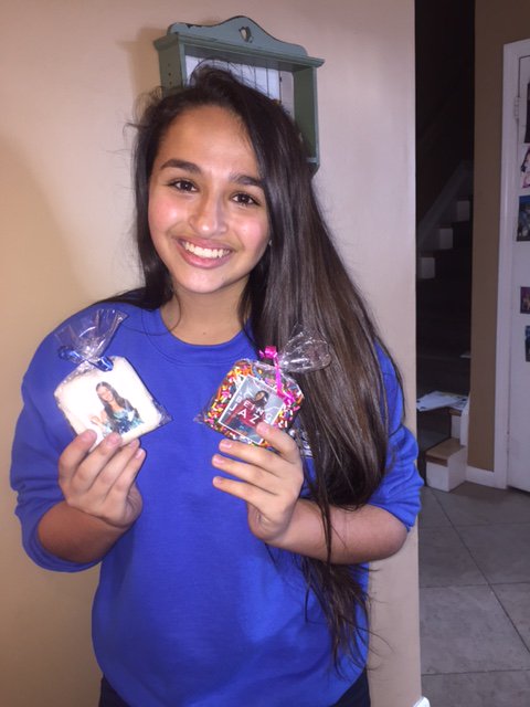 Deelishables's tweet photo. #Repost from the adorable @JazzJennings__  enjoying her customized treats by Deelishables! #iamjazz #beingjazz #jazzjennings #deelishables https://t.co/pSmwrQQqGr