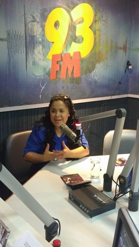 #Especial93
<a href="/CASSIANECANTORA/">CASSIANE</a> ao vivo na <a href="/93FmGospel/">Rádio 93.3FM - RJ</a> falando sobre o seu CD pela <a href="/MKMusicBrasil/">MK Music</a>, ‘Tempo de Excelência’. (+)