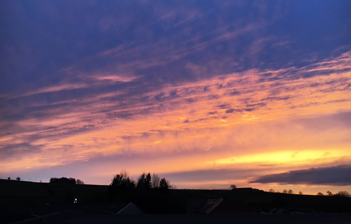 The view from the top floor at Comfort Europe never lets us down. Lovely winter's evening.

#Ayrshire #sunset