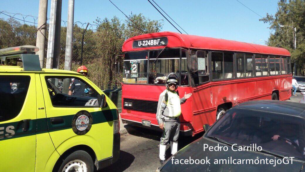 sonora969's tweet photo. Atacan a balazos a conductor de #BusRuta2, frente a #UniversidadRafaelLandívar #zona16. Vía @amilcarmontejo https://t.co/xxRbROpXZF