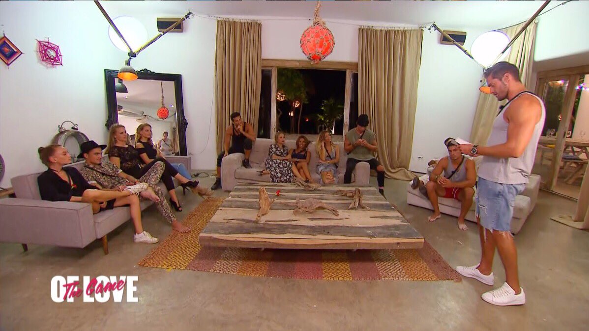 TheGameOfLove's tweet photo. Les 4 finalistes entrent en campagne auprès des autres candidats. Qui sera le plus convainquant et remportera l’aventure #TheGameOfLove ? https://t.co/Fe7PQ7TVQS