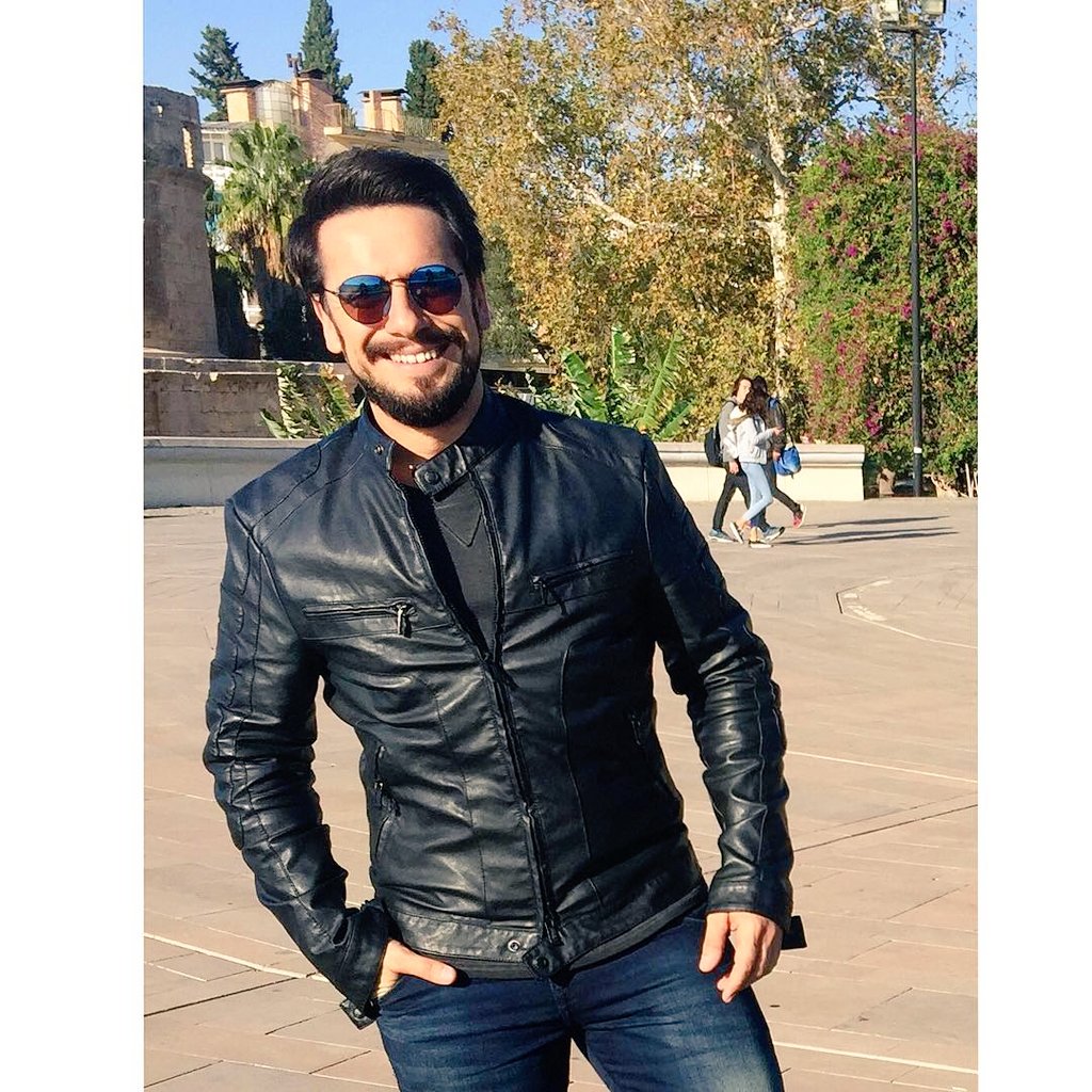 fatihdogan_fans's tweet photo. Gülüşün diyorum tatlılık abidem 😍😍
@fatihdogan_fd  @resmi_club https://t.co/zgpWEi4uYW
