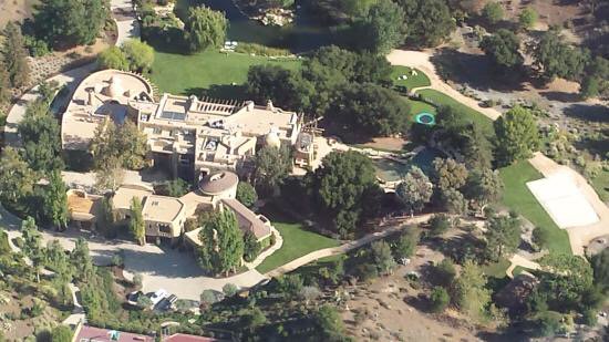 TomiLahren's tweet photo. Pretty easy for the Hollywood celebs to chant "Let them in" when they are safely tucked away with gates and security. https://t.co/FewxPCEloj