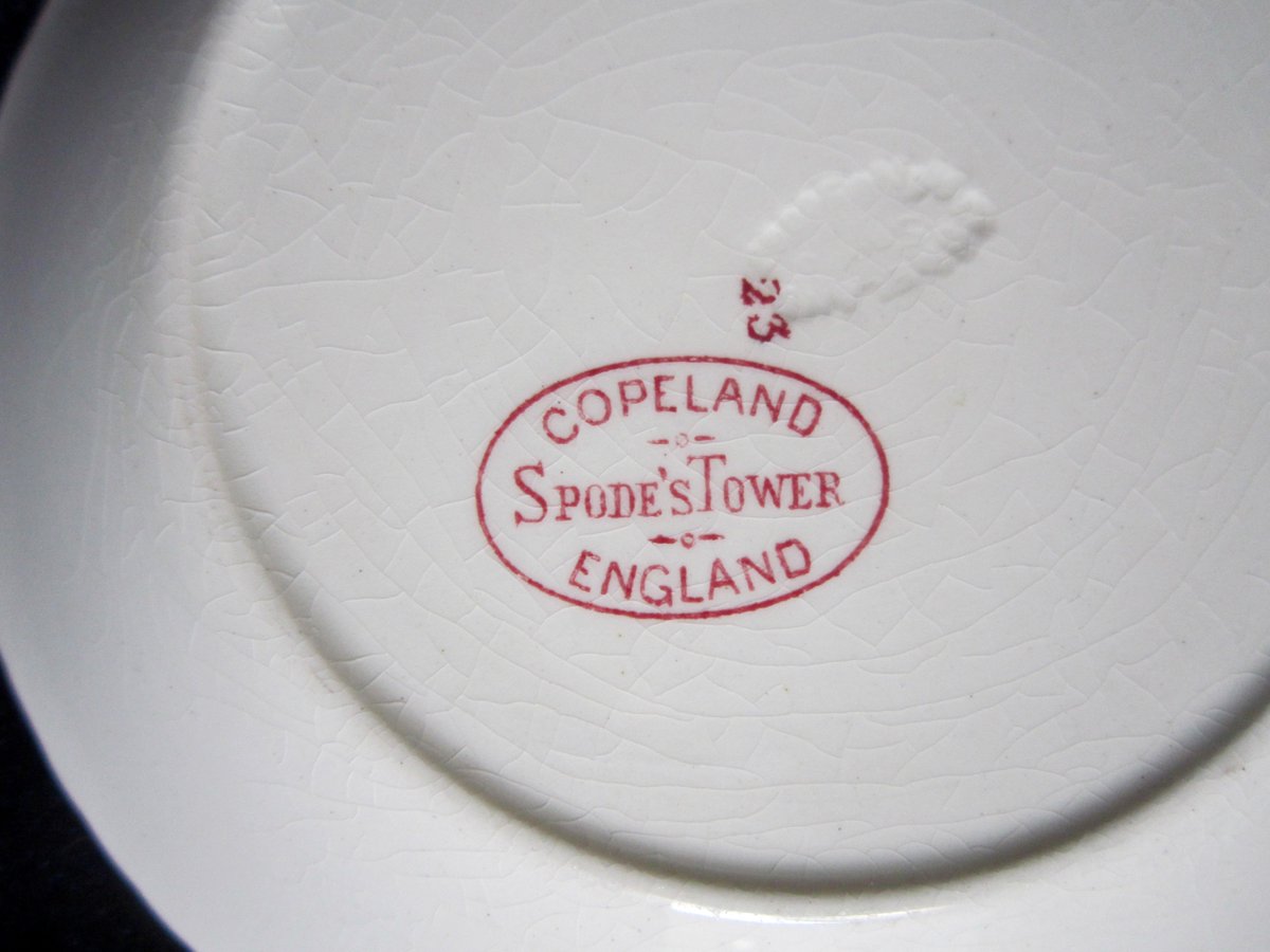 nevergetsoldshp's tweet photo. #vintage #ridgways creamer & #copeland #spodestowerpink fruit nappy just two of our latest finds https://t.co/xEiBIfCR1o