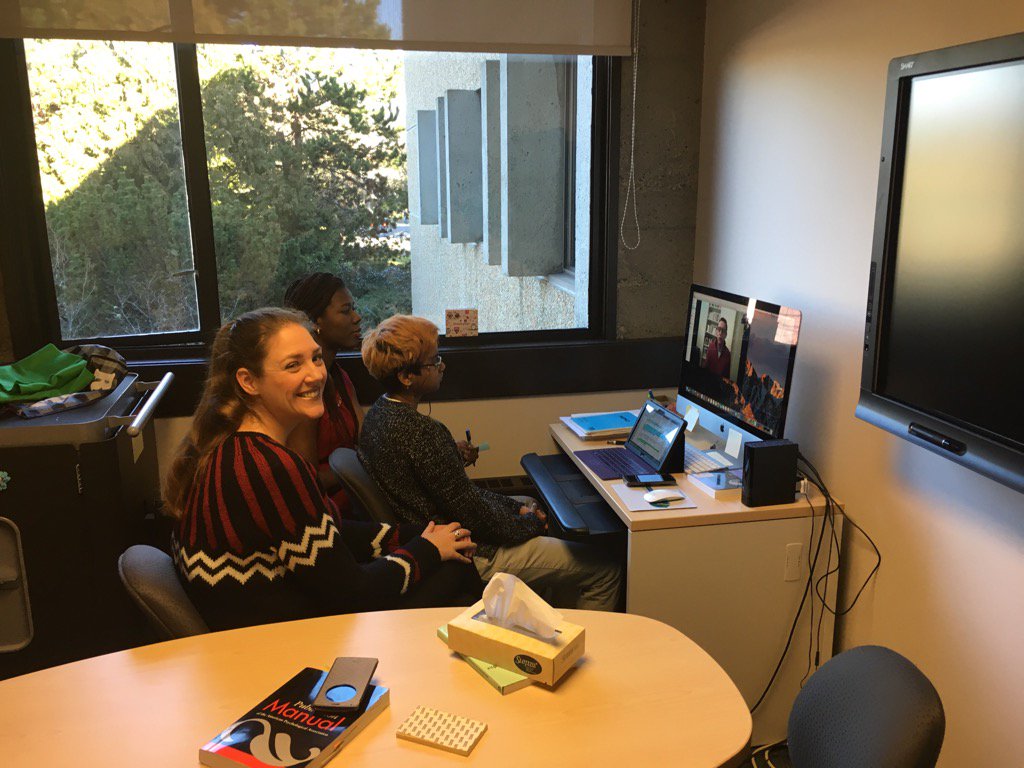 DL2LLab's tweet photo. En pleine interaction avec @nguichon interacting with experts from France @InnovationCA #fran502 https://t.co/4z0tWIfNr5