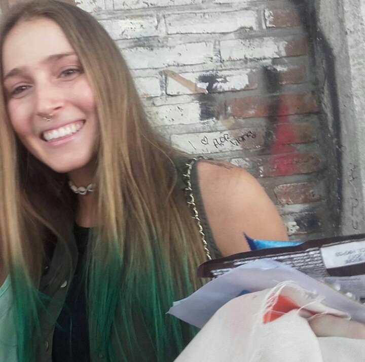 uuuu865's tweet photo. tan linda💜 @sofiamirabelli https://t.co/Sy5SI9frx6
