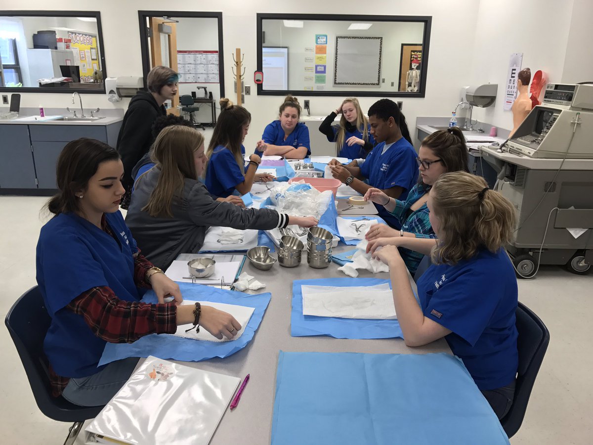 MrsRachic's tweet photo. Fantastic day in AOHP! Learning how to wrap surgical packs and do eye irrigations. #teamrachic2017 #CTApride @CTA_CCPS https://t.co/cD1bKcBiqW