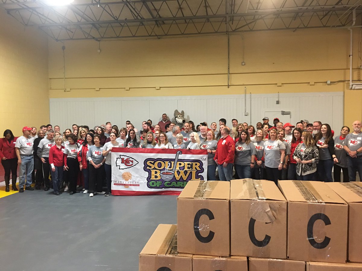 AC_TwoCircles's tweet image. Final count: 2,891 backsnacks packed for local KC kids. #Chiefs