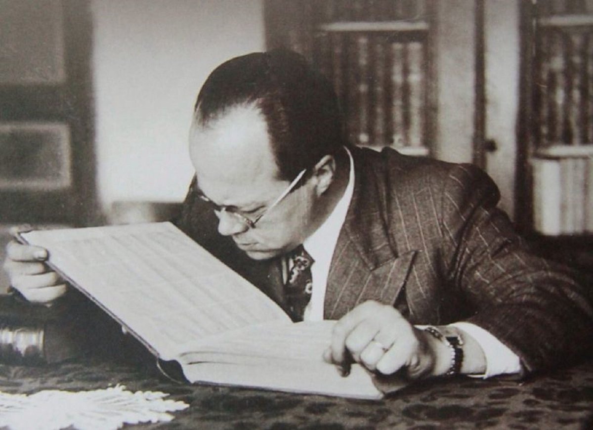 Tecrübe... 
Neye yarar tecrübe? İnsanlardan iğrenmeye, hayata küsmeye yarar. Eksik olsun.

/Cemil Meriç/