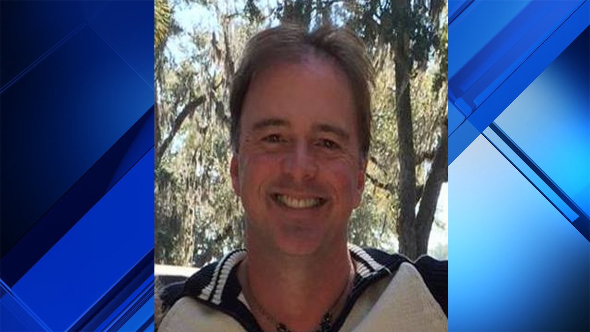 S. Fla. assistant principal arrested on child porn charges bit.ly/2kMRaVV https://t.co/ct5eAD7uGj