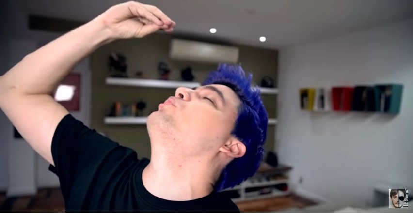 fccorujasneto's tweet photo. beijando o boy sendo que você tem 1,55 de altura e ele tem 1,85 https://t.co/teKA5aQ94H