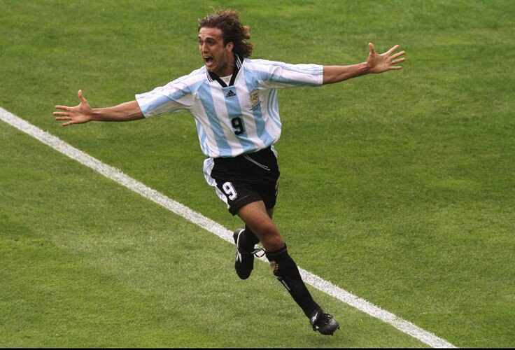 Happy birthday to Football Legend GabrieL Batistuta 