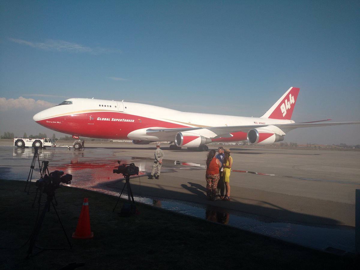 biobio's tweet photo. 🔴 AHORA | SuperTanker realiza su quinto viaje del día con rumbo a Constitución https://t.co/GXPnMkW1fW https://t.co/BwVd1U1hZp