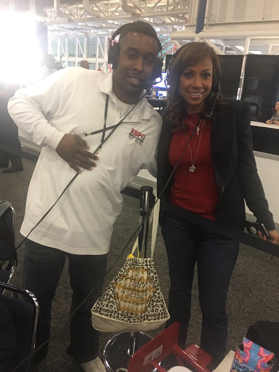 DavidSmoak's tweet photo. Well, this moment involving our @YourboyQ254 created a need for security for @hollyrpeete. #Stalker #WeHaveRules 🙄🙈 https://t.co/GBDG5bY99n
