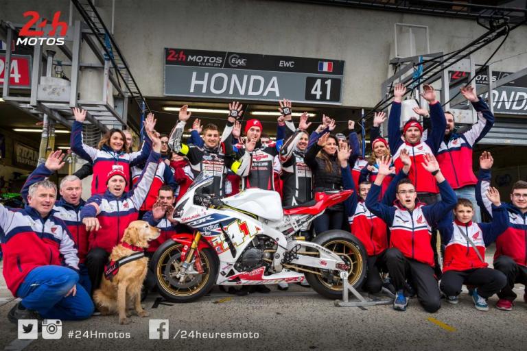 fillon_pierre's tweet photo. Transmission de savoir, de savoir-faire et de passion au sein du Team @RACINGALECOCLUB ! 
https://t.co/zerU9zLQ8p
 #Endurance #24hMotos https://t.co/BUgQwXA0Gb