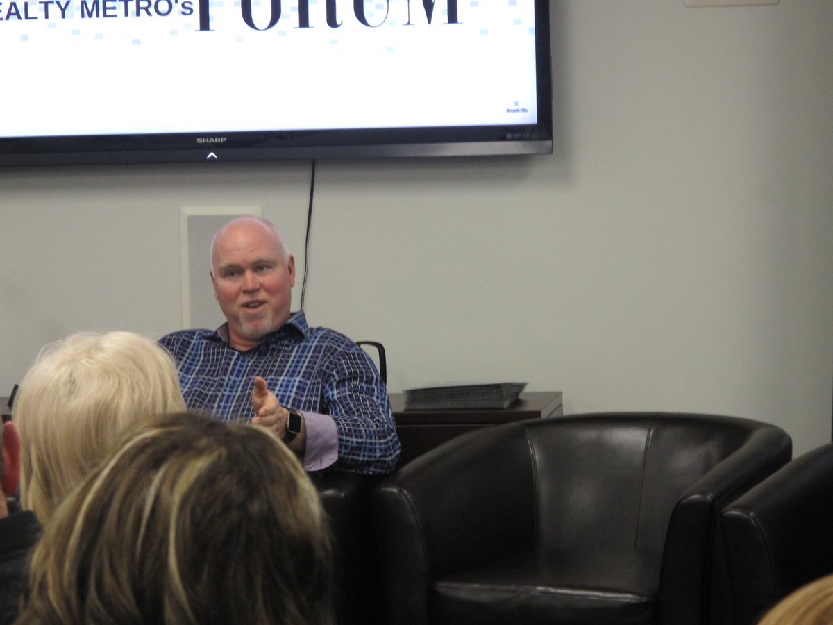 EXITRealtyMetro's tweet photo. our 1st successful, #SuccessForum
@StephensDrew @exitwithvicky sharing a laugh. and @Ally1927 deep in conversation.
#lovexit #EXITMetro https://t.co/u1pW6IVY20