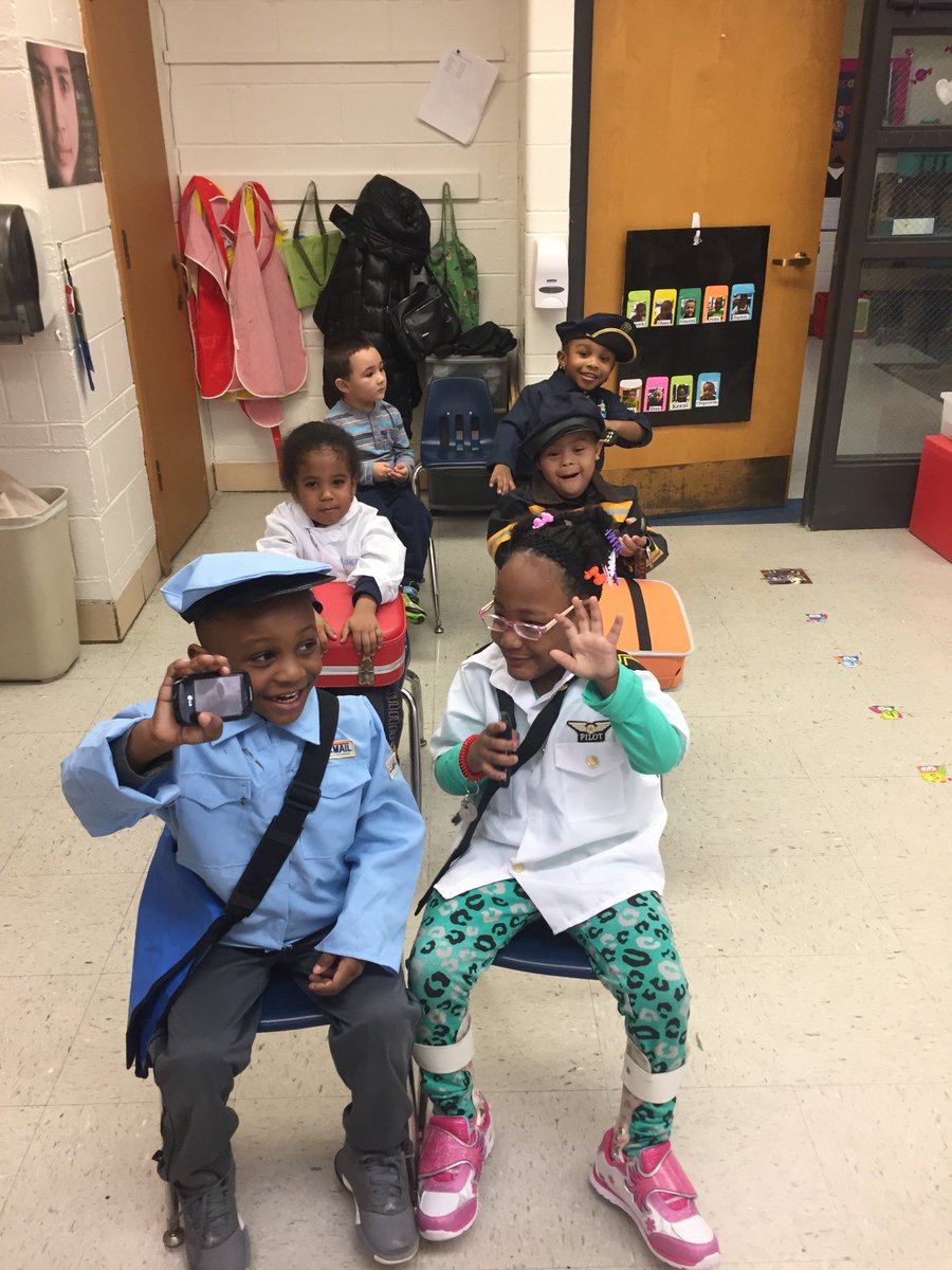 EleanoraLilly1's tweet photo. Preparing for Take-off! EC Transportation Unit! @Flossmoor161 @WesternAve161 https://t.co/jQzYLhpT17