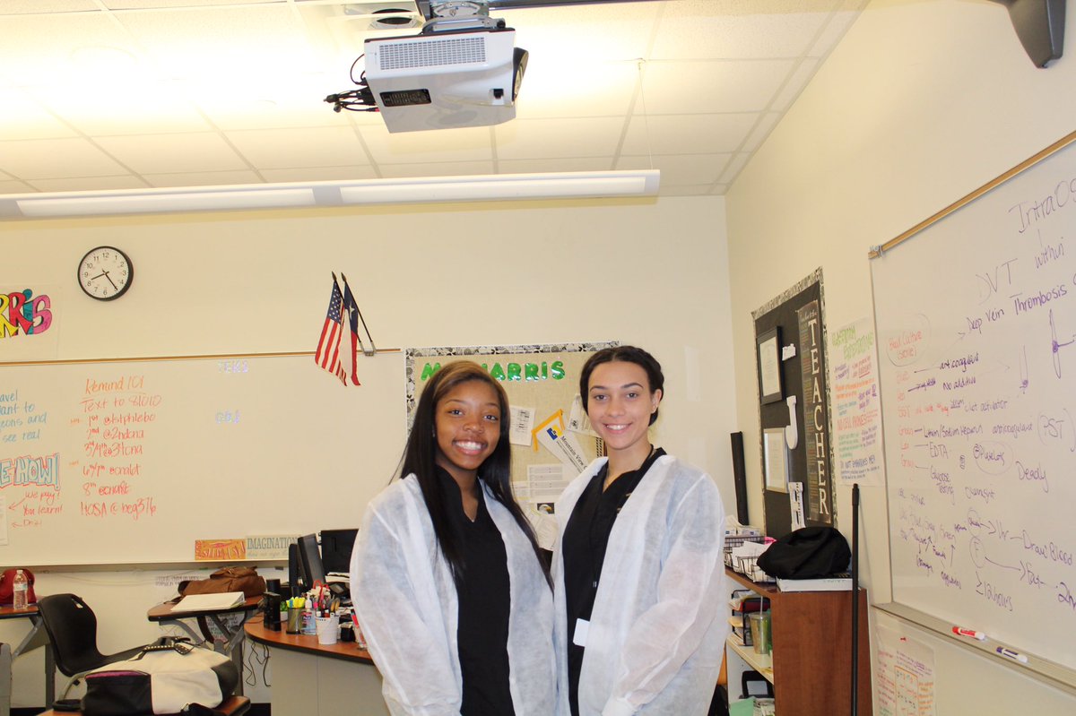 _nvcoleee's tweet photo. When you and your bestfriend will be employed at Baylor at the age of 18 💉😴🤘🏽 #Yourfuturenurses 🏥 https://t.co/pxcPtuyXD8