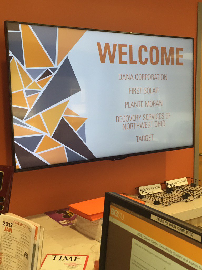 bgsu's tweet image. Happening now: Open house at @bgsucareers until 4pm! Have your resume reviewed, free headshot, connect w/local companies #BGSU #FreeNachos 🧀