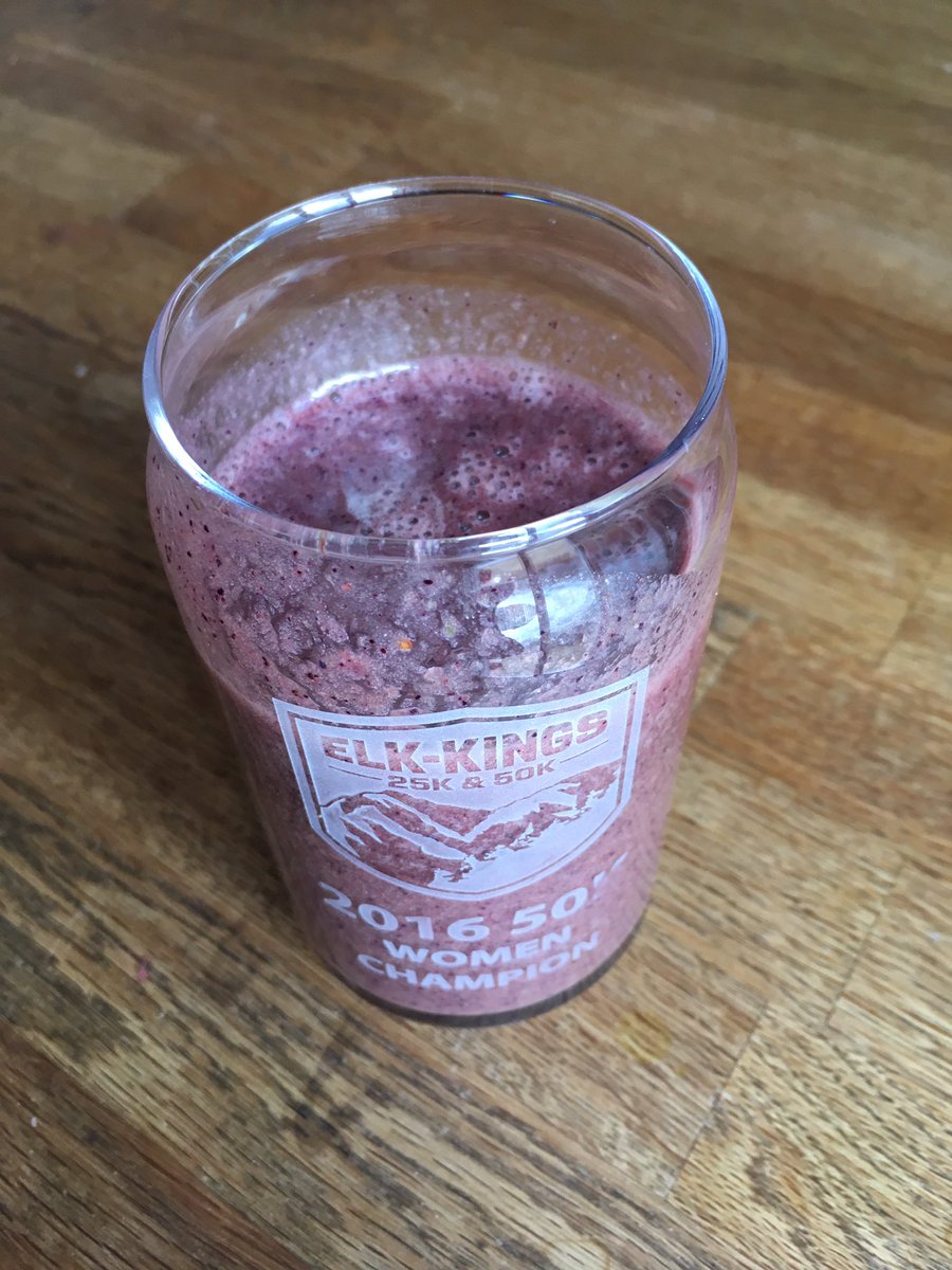 StefanaMarie's tweet photo. When I feel a cold coming: 1 orange, 1c blueberries, 1c strawberries, kombucha, handful spinach, &amp; @florahealthy green blend. #takethatcold! https://t.co/Knw1g1v8so