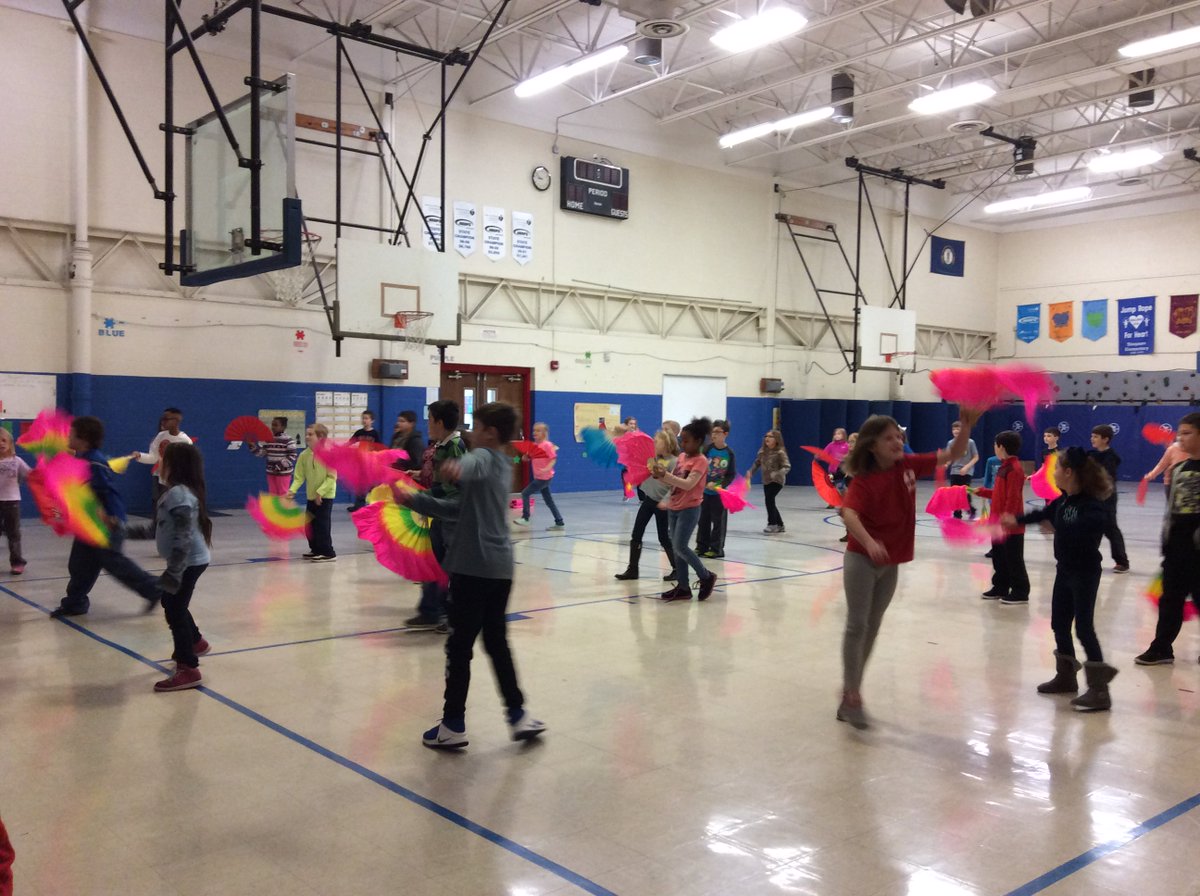 SimpsonElem's tweet photo. PE and Chinese Culture classes teach elements of dance with a cultural proficiency twist!  It is a beautiful dance!  #collaborativeteaching https://t.co/mkkLkg5HAK