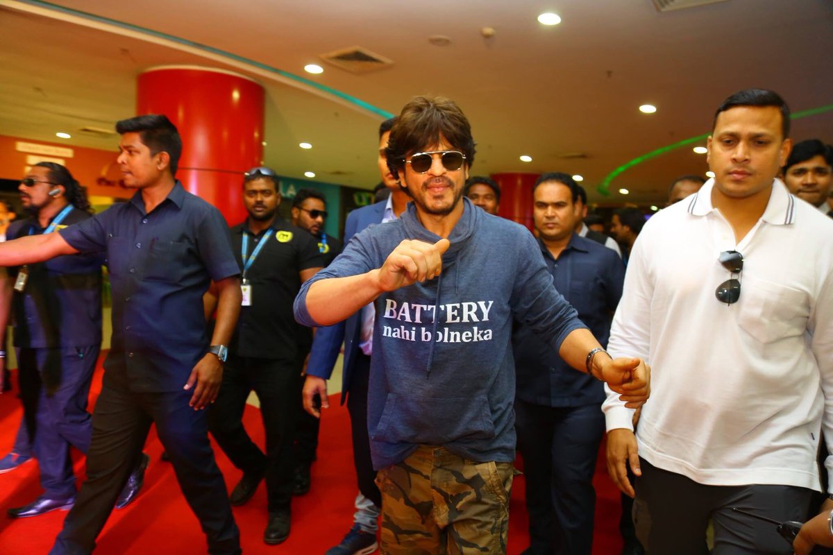ShahRukhKhan_FC's tweet photo. [ HQ Pics - Updates ] #Raees In Pune 30.01.2017 || #ShahRukhKhan @iamsrk #raeesinpune 

FULL ALBUM - https://t.co/aBLLhHdvlE https://t.co/NDmCGZLKrx