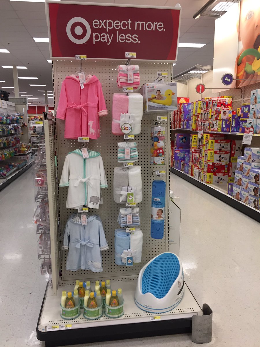 targetlauraq's tweet photo. Created a baby bath time endcap! 👶🏽🛁✨ perfect #babyshowergift! #t2078 #chicago #drivingsales @Targetbrek @TargetAshFlavin @TargetJackieBus 💘 https://t.co/7bas6w8EOD