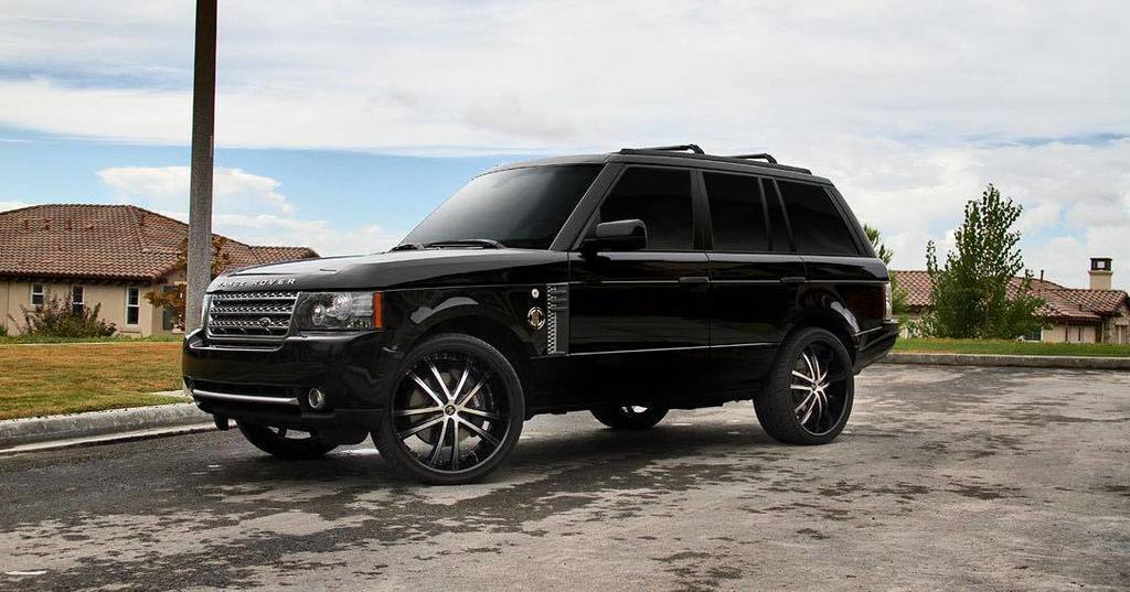 2CRAVE's tweet photo. Range Rover 
No.21 // 24"
Glossy Black / Machined Face / Glossy Black Lip

#2crave #suv #rangerover #landrover #cus… https://t.co/WwSvxO8Yuh