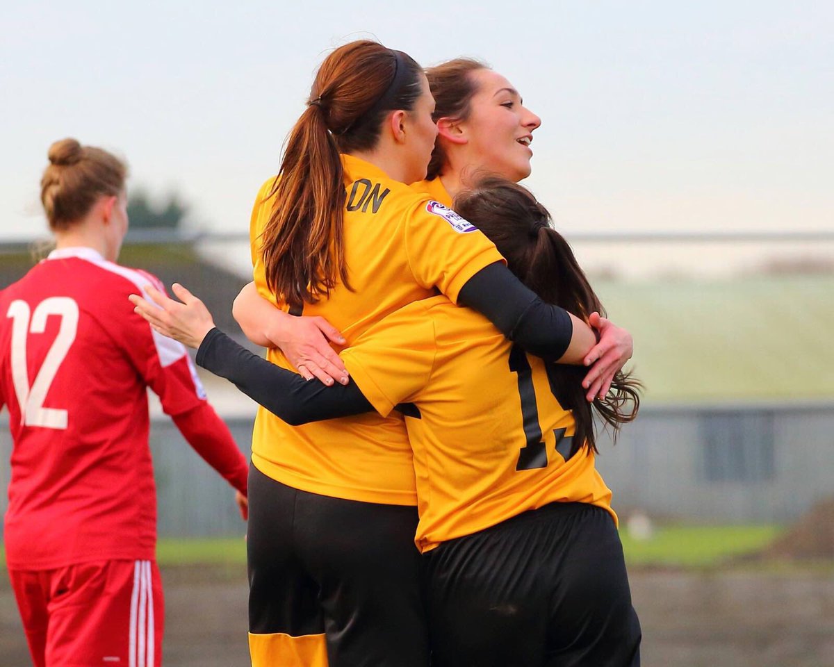 HullCityLFC's tweet photo. 📸 @KatieThompson0 sponsored by @ProActiveHull taking 'Managers Player' after creating 4️⃣ goals in Sunday's 7️⃣0️⃣ victory v Blackpool https://t.co/BeWVL5Q9Zn