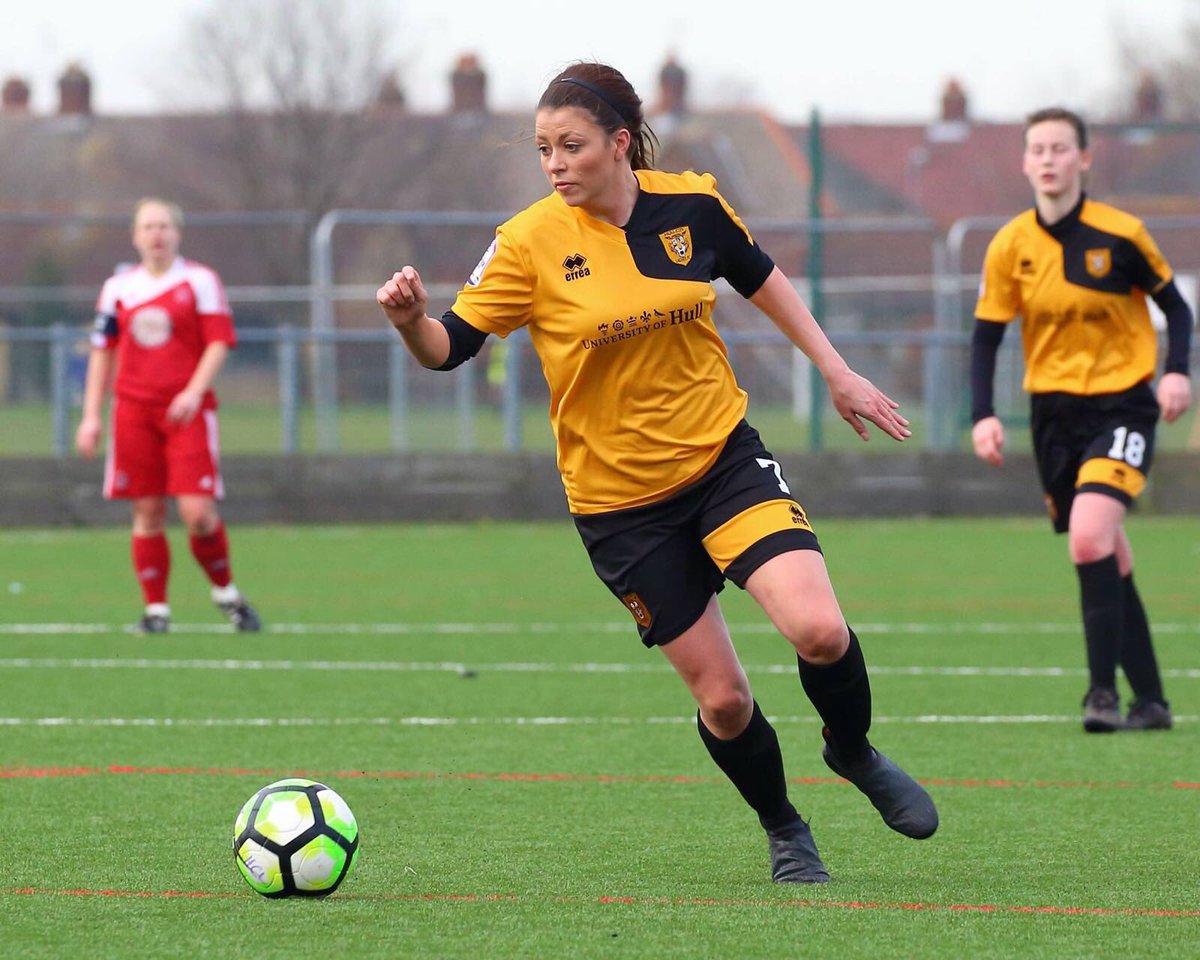 HullCityLFC's tweet photo. 📸 @KatieThompson0 sponsored by @ProActiveHull taking 'Managers Player' after creating 4️⃣ goals in Sunday's 7️⃣0️⃣ victory v Blackpool https://t.co/BeWVL5Q9Zn