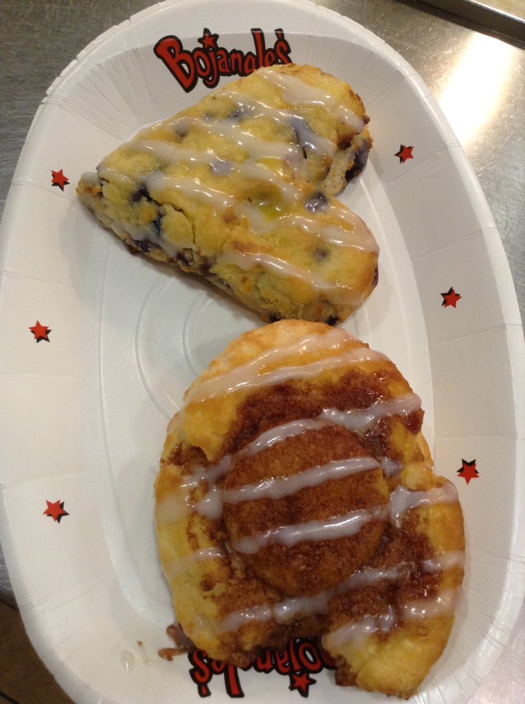 BojanglesDC's tweet photo. Sweet biscuits from ur DC Bojangles https://t.co/Eapal8xYUL