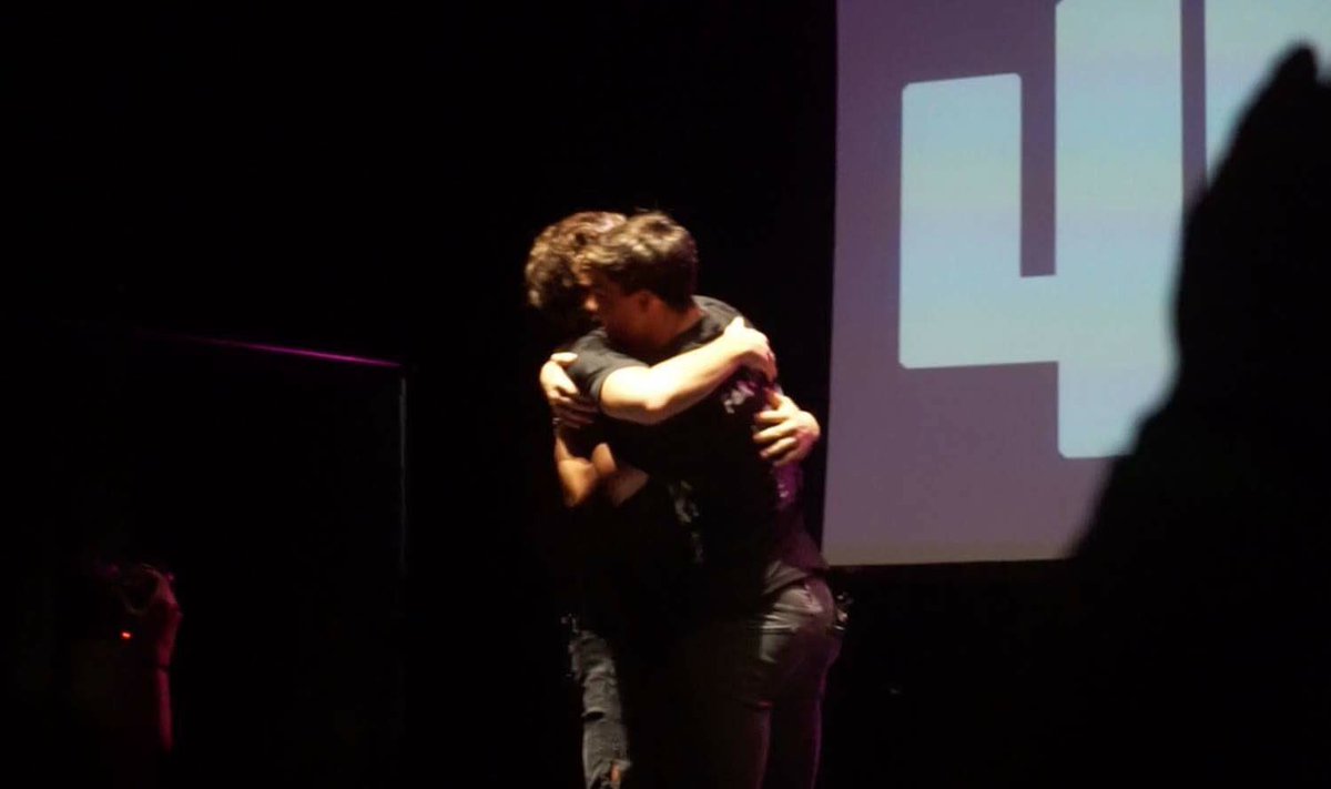 wavesdolan's tweet photo. I miss 4OU so much, it was the best night of my life 😭 #Thankyou4ou #DolanTwinsNewVideo #ForOnlyYou @GraysonDolan @EthanDolan https://t.co/VeQ6dQuslx