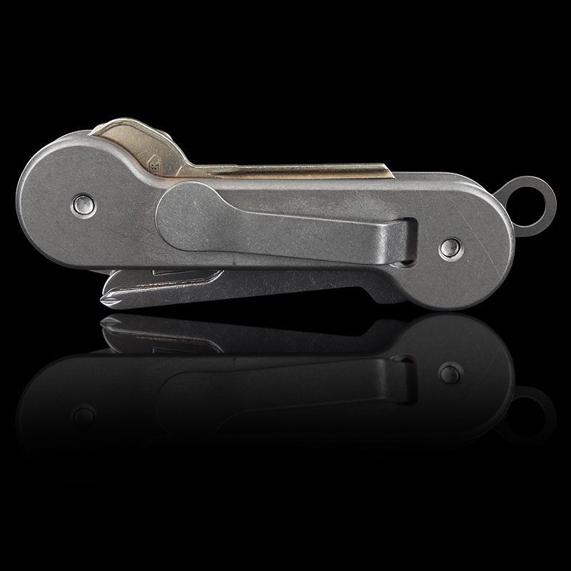 HeinnieHaynes's tweet photo. The @The_KeyBar Titanium ~ https://t.co/yNMCPMmuFb #keybar #keyorganiser #keys #organised https://t.co/XjTnM9BoOG