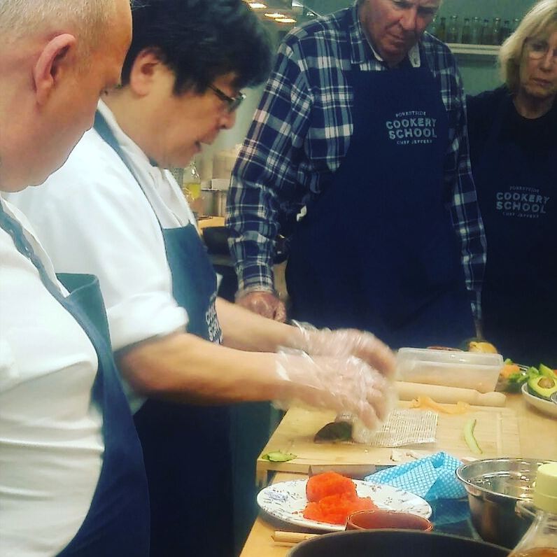 The fantastic chef Taro teaching tonight's class his amazing skills <a href="/chef_jeffers/">Stephen Jeffers</a> #sushi #katsucurry #dosomethingdifferent