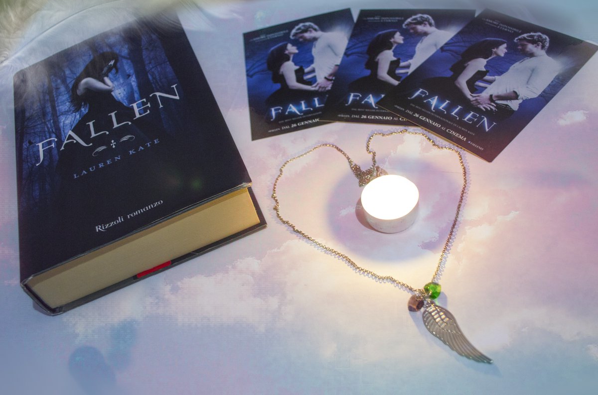 BlancAyAzuL89's tweet photo. "Sei ancora qui"
"Niente potrebbe mai trascinarmi via"
#FallenaticOfTheWeek
#Fallen
#FallenMovie https://t.co/g3X3APE3oy
