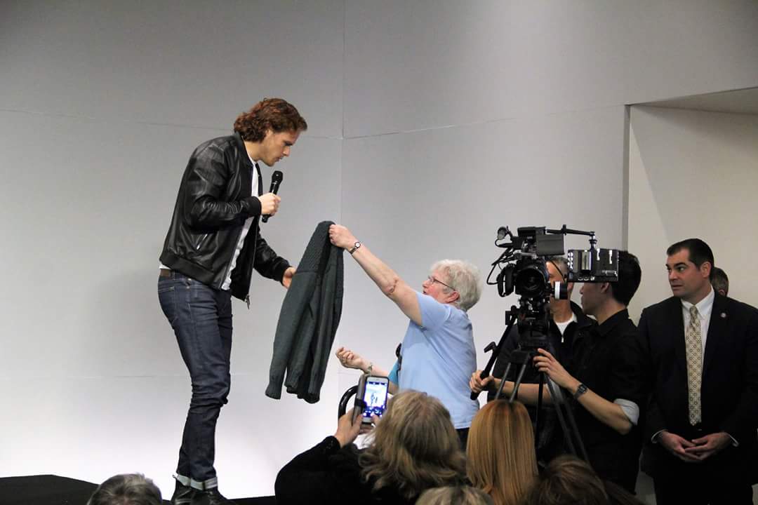 StealthBeth's tweet photo. Hey Heughan! ! Have you worn that beautiful sweater @marianneleary lovingly made for you? 😆😍
#gotpics ?? ☺☺
@SamHeughan https://t.co/zJjiqB22sQ