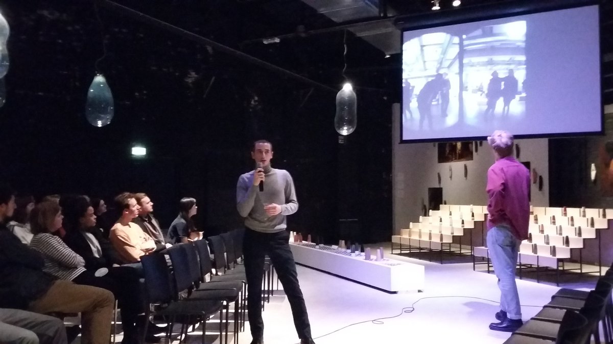 Bijzonder interessante presentaties <a href="/KazerneEhv/">Kazerne</a> tijdens Kazerne Young. Veel studenten <a href="/DAEnews/">Design Academy Eindhoven</a>