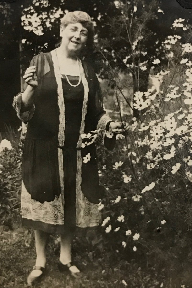 RocksMillsPress's tweet photo. @LMMontgomeryLS @LMMI_PEI @lmmprojects @lmmonline_org @Scholar_LMMI Working on Norval vol, rephoto'd this pic ("Meself in me own garden") https://t.co/QBNzA9iqIy