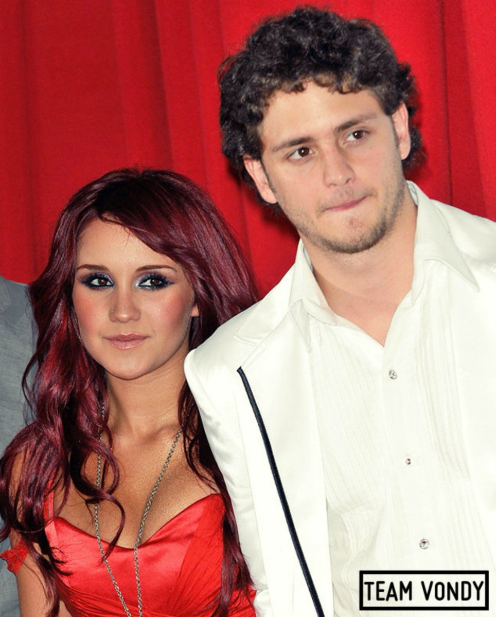 1TeamVondy's tweet photo. Hola,vengo a alegrarles el día. 💞 https://t.co/uVBKk2Hu2w