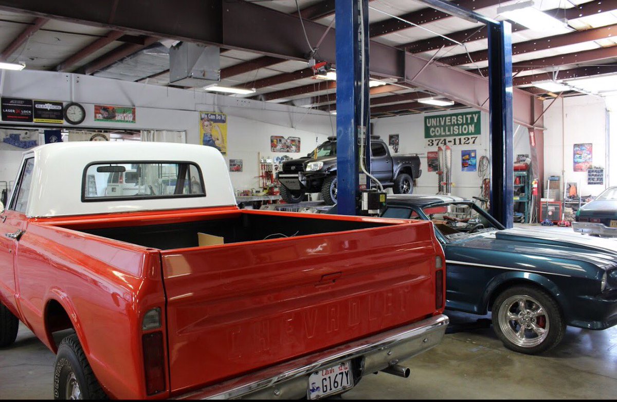 univ_collision's tweet image. Love what we&apos;re working on in the shop today😍😍 #Chevrolet #vintage #cars