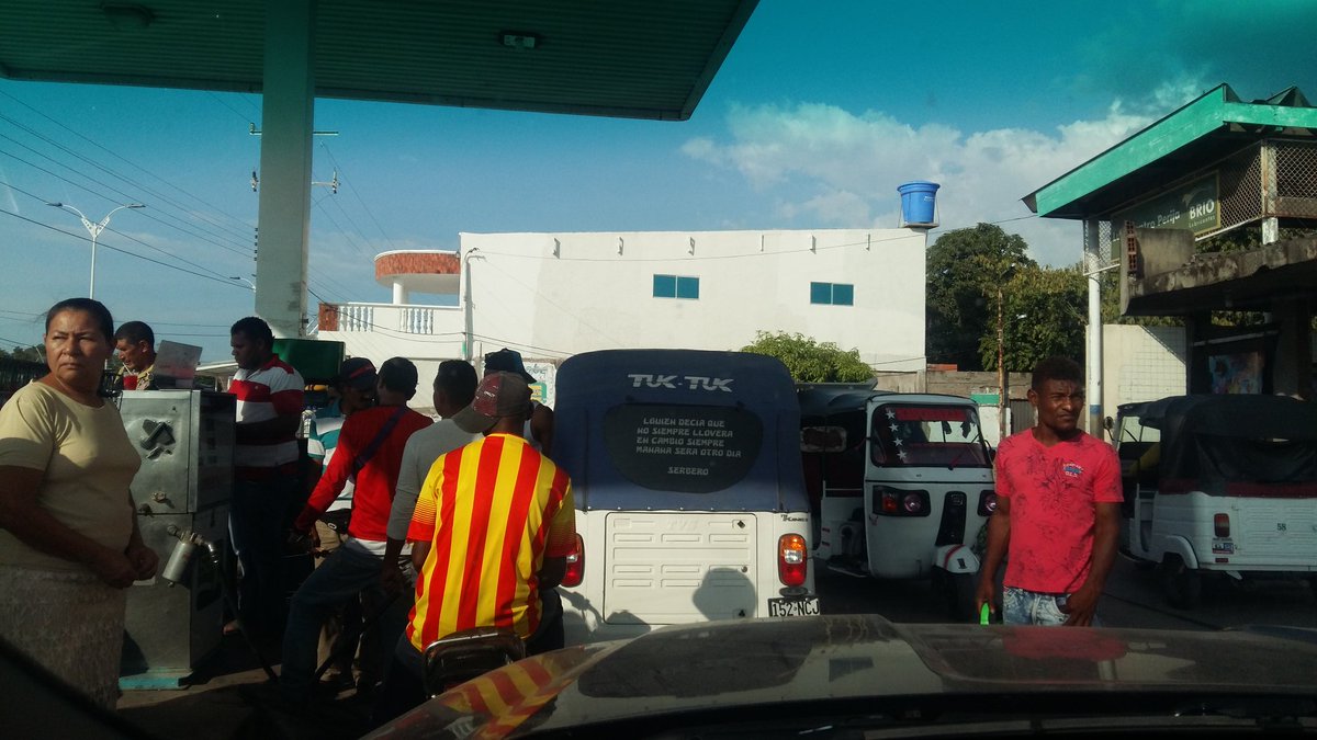 hernanbaqueror's tweet photo. En @Agustin_codazzi colas interminables, solo una gasolinera con cupo, que tristeza, se atrasa mi pueblo @ingefraquintero @Codazzi_informa https://t.co/bvD3yz0QjF