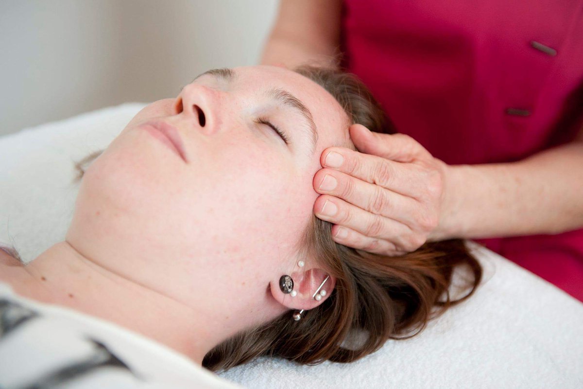 SportmassageW's tweet photo. Aanbieding februari: 45 min Nek en schoudermassage voor €25.  Oorzaak vaak door houding, werk of stress. Bel voor een afspraak 0640349543 https://t.co/QnxyxeG5y4