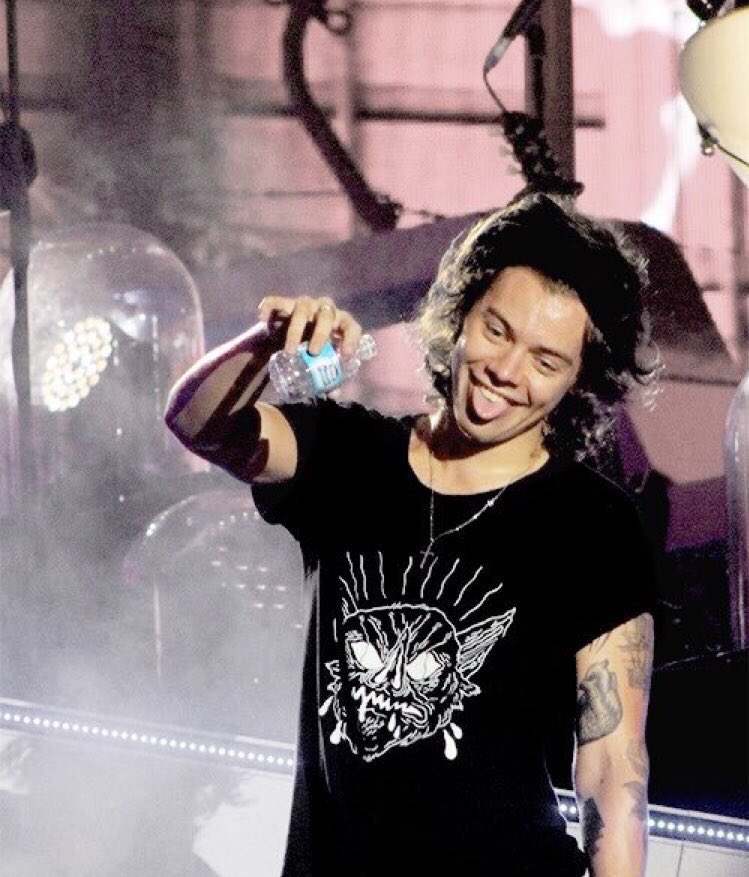 1DInsideReport's tweet image. The happiest birthday to this ball of happiness @Harry_Styles. 

#HappyBirthdayHarry