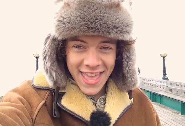 larryzreina's tweet image. Hoje é o aniversário dele mais ele tá de parabéns todo dia  #HappyBirthdayHarry