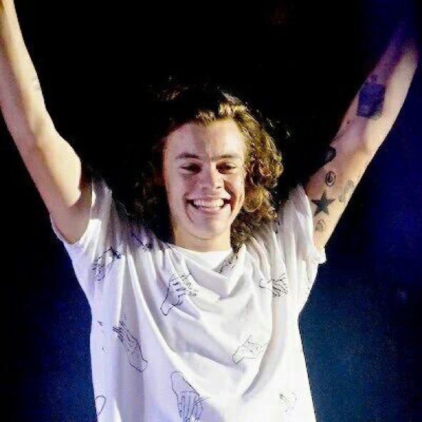 larryzreina's tweet image. Hoje é o aniversário dele mais ele tá de parabéns todo dia  #HappyBirthdayHarry