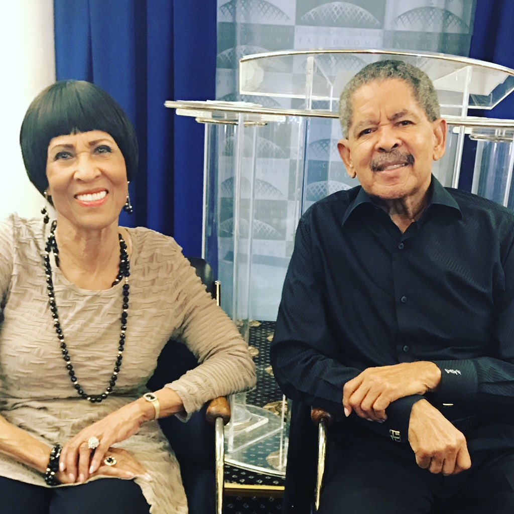 BLESSEDBEAUTEEB's tweet photo. Tuesday mo-nen Bible Study @eifministries with Apostle and Dr. Betty. It's a happy day!!! https://t.co/Yh2fVK6J97